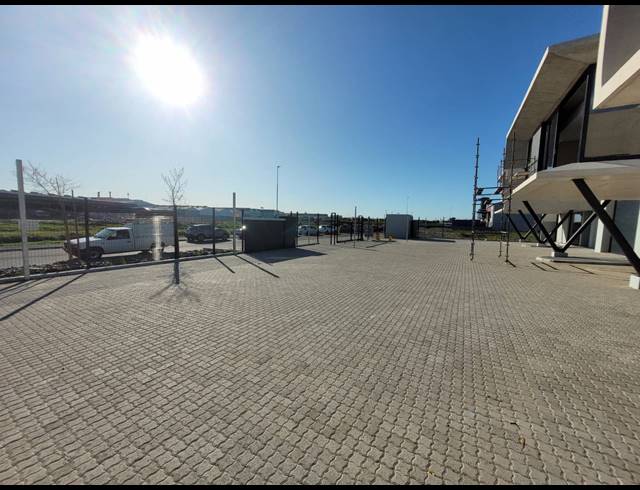 395M² WAREHOUSE TO LET IN STIKLAND INDUSTRIAL